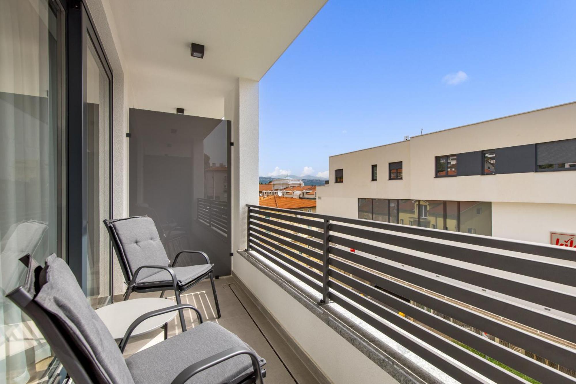 Belinda Apartments With Balcony & Private Parking Opatija Exterior photo