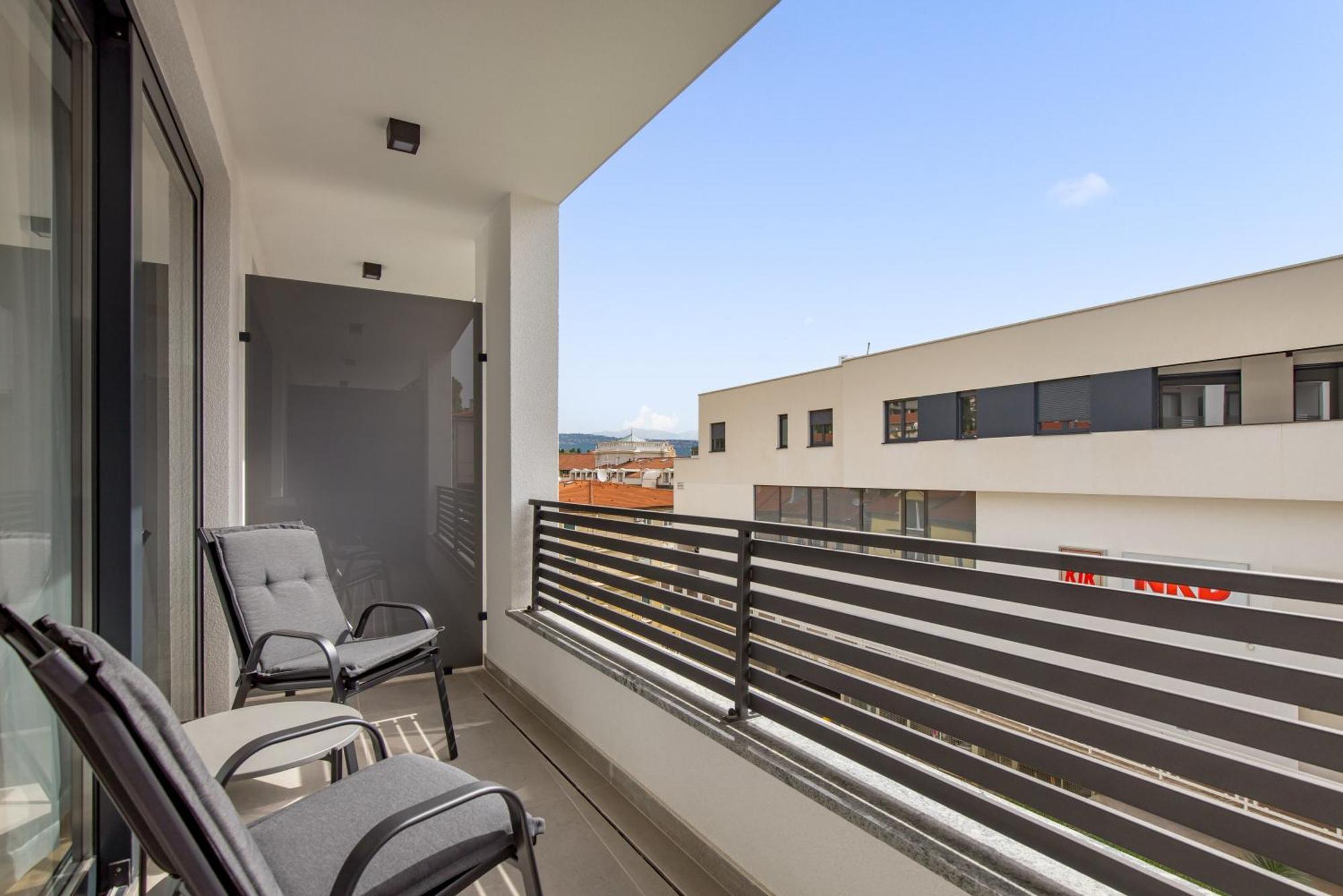 Belinda Apartments With Balcony & Private Parking Opatija Exterior photo