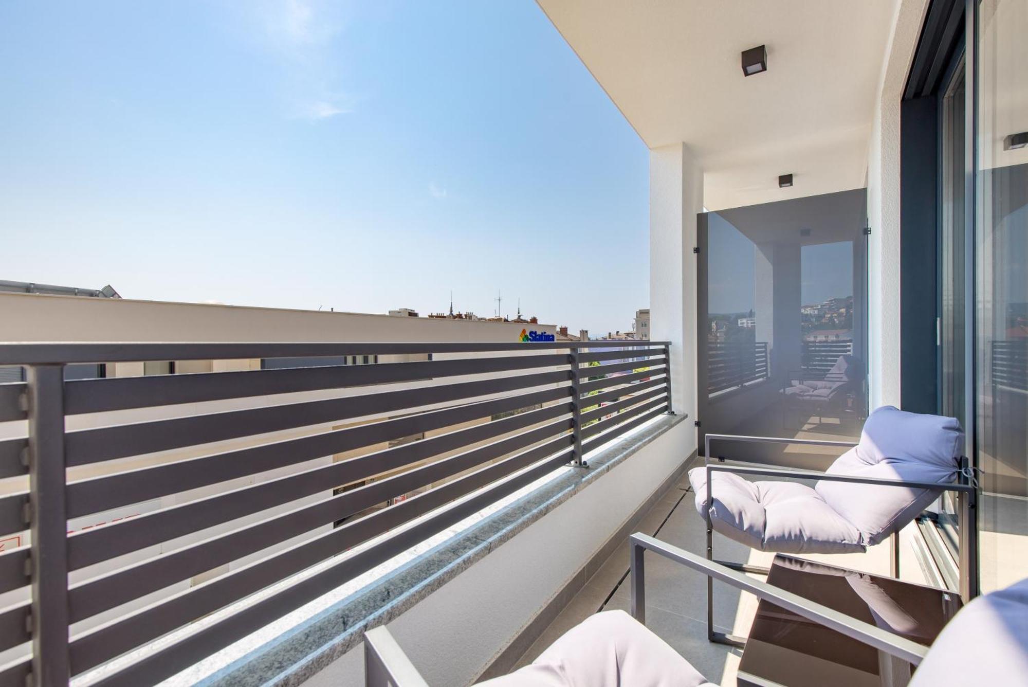 Belinda Apartments With Balcony & Private Parking Opatija Exterior photo