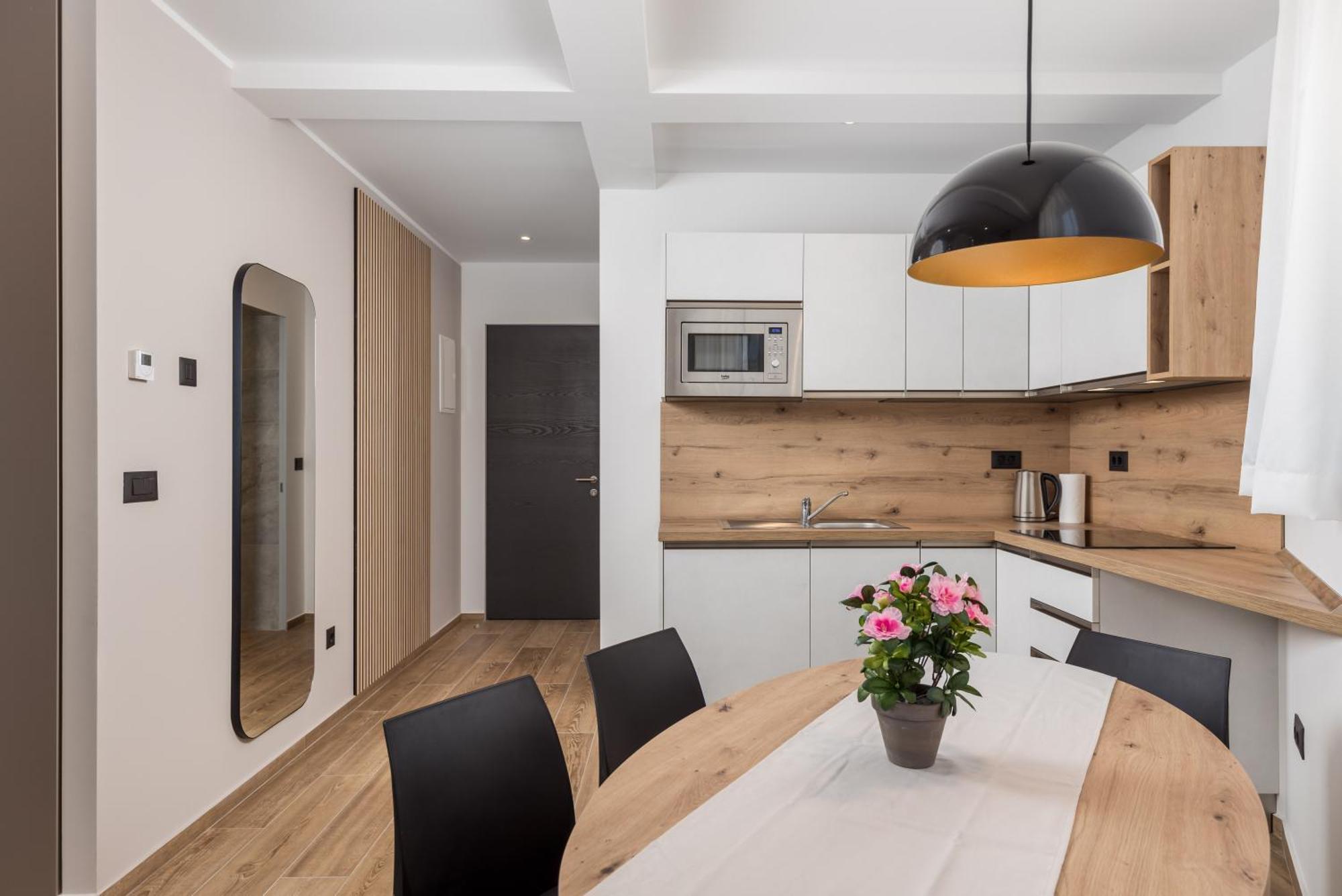 Belinda Apartments With Balcony & Private Parking Opatija Exterior photo