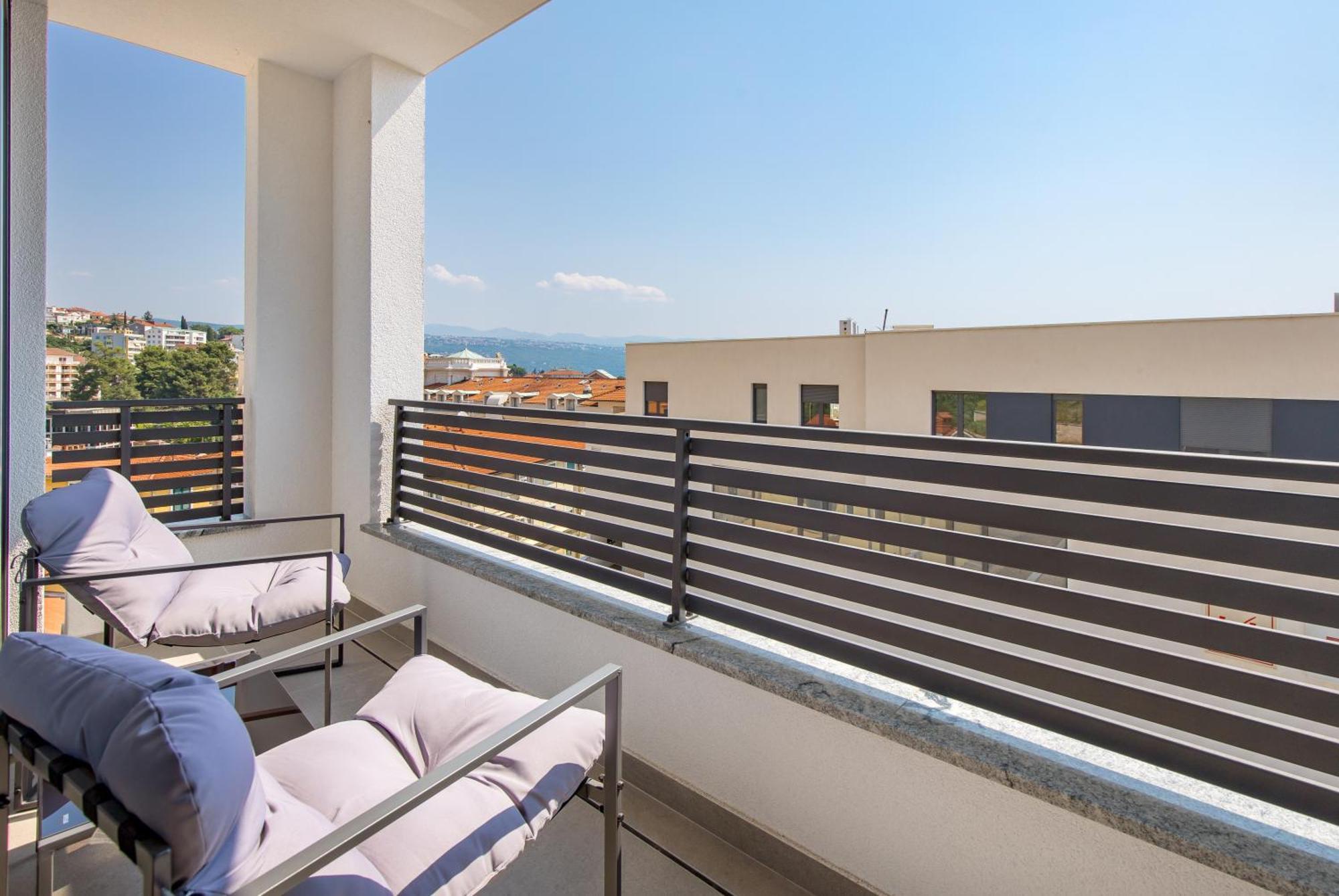 Belinda Apartments With Balcony & Private Parking Opatija Exterior photo