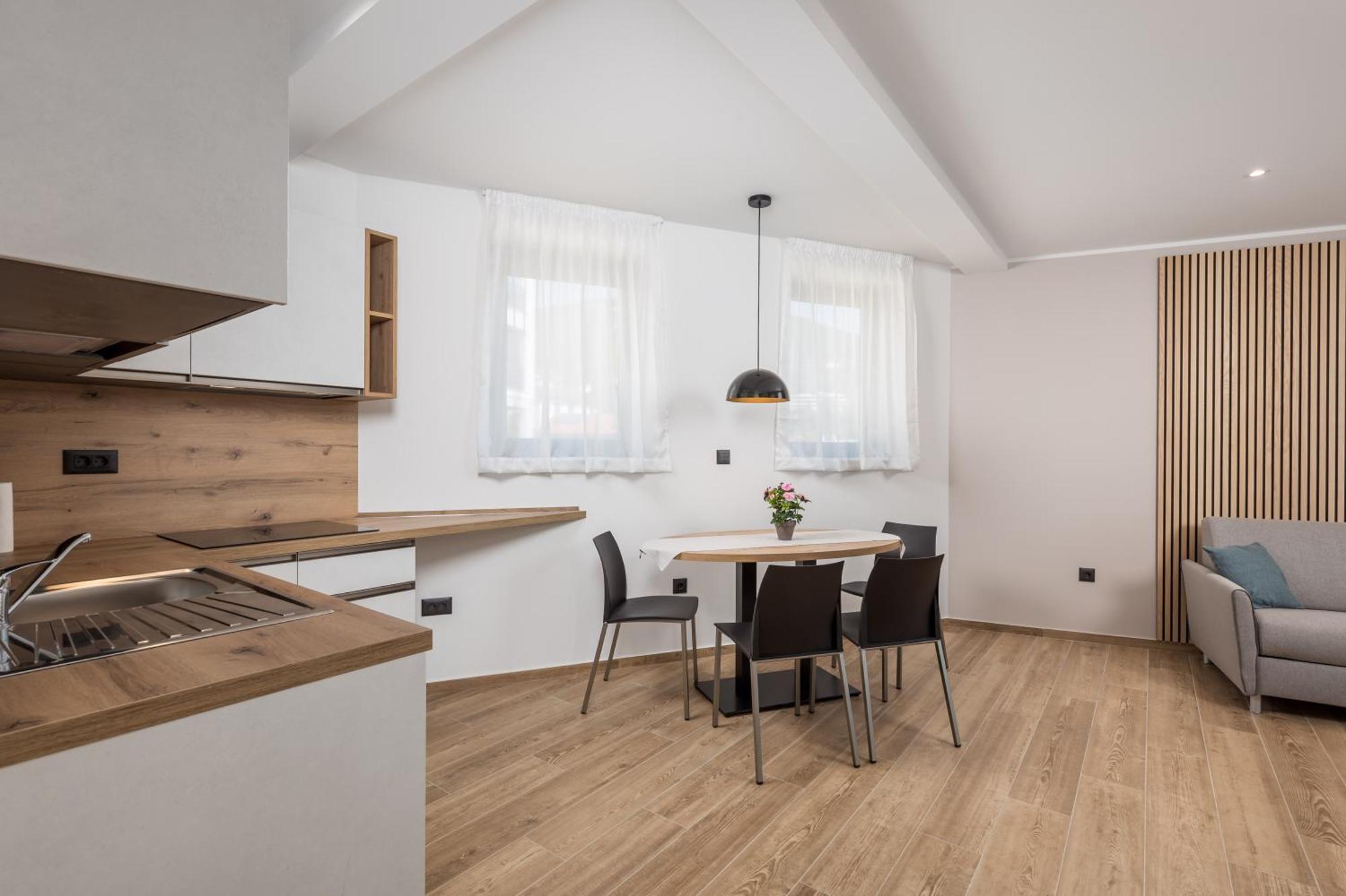 Belinda Apartments With Balcony & Private Parking Opatija Exterior photo
